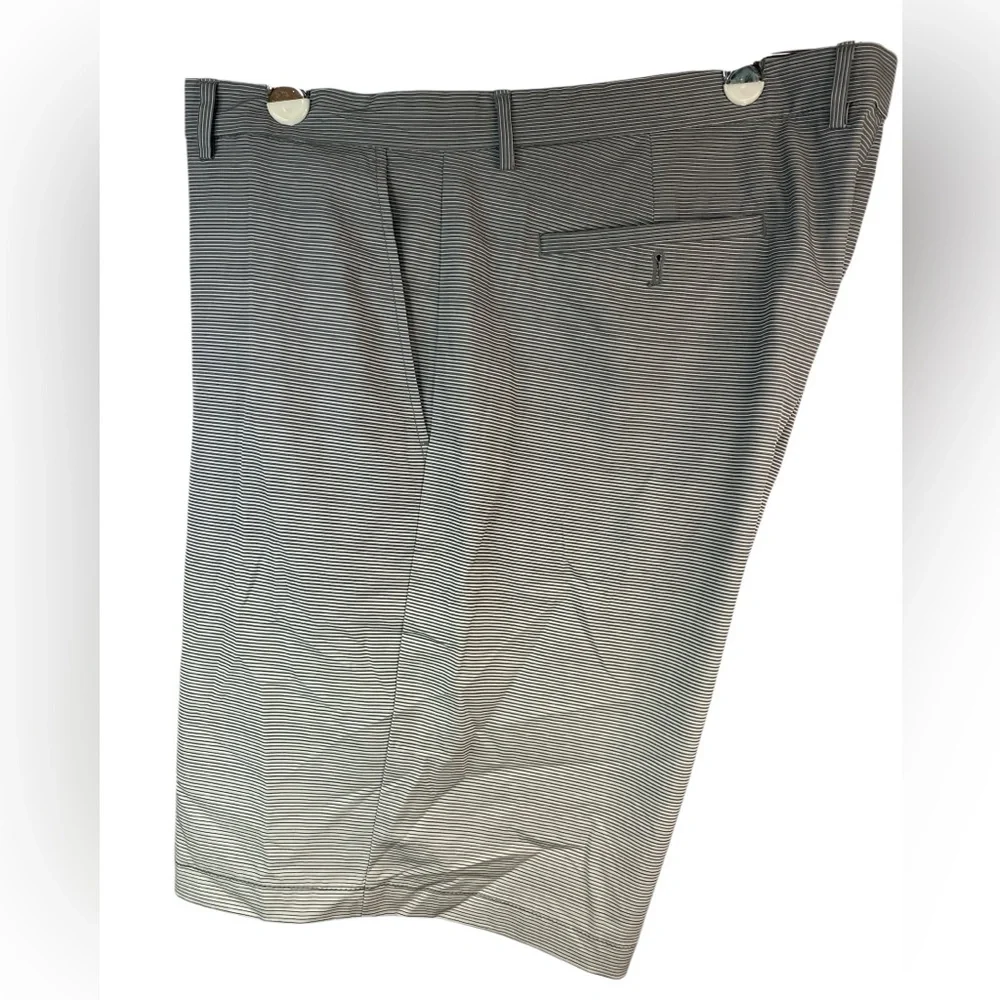 Greg Norman Gray Flat Front Striped Golf Shorts Men’s 42W - Picture 1 of 4